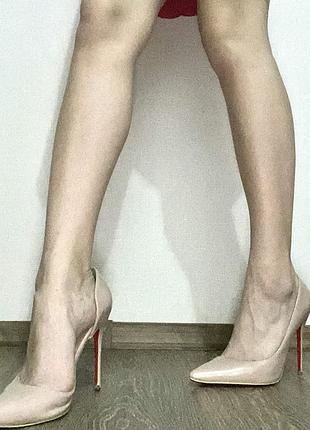 Жіночі туфлі christian louboutin бежеві лакові 38 розмір (24,5 см), шпилька 11 см