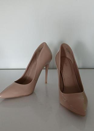 Жіночі туфлі човники aldo лакові нюдові 38 розмір