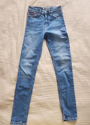 Джинсы скинни от lee cooper