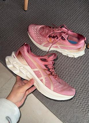Nova blast asics кросівки спортивні оригінал оригинал спортивные кроссовки