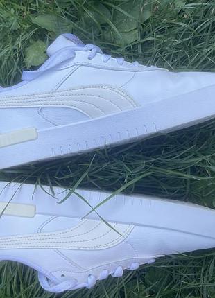 Кросівки жіночі puma білі 9