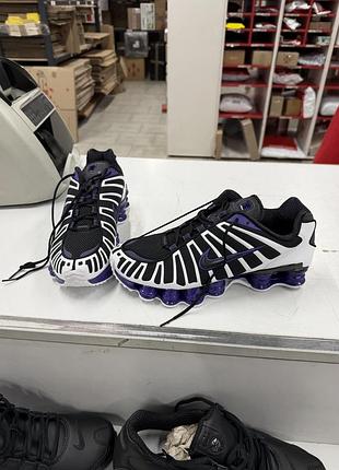 Кросівки чоловічі nike shox чорно-білі з фіолетовим