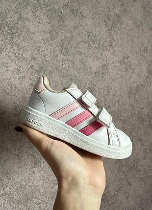 Кросівки для дівчинки adidas білі з рожевими смужками