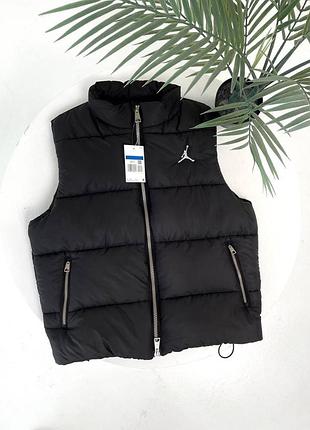 Чорна стьобана жилетка jordan