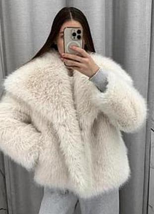Жіноча шуба stradivarius світла