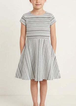 Платье девочке zara kids принт орнамент 150-155 бело-черное плотный трикотаж юбка солнце-клеш пышное приталенное зигзаг аниме скейтер мини платье
