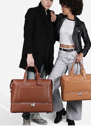 Преміальна дорожня сумка monos metro weekender у кольорі saddle tan (рудо-коричневий)