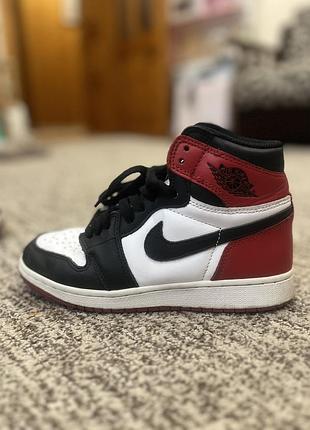 Кросівки хайтопи осінні/весняні nike air . вказано 36, але краще підійдуть на 35 розмір. устілка 22,5 см . підошва зовні 24 см. стан 9/10