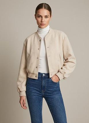 Женский укороченный бомбер под замшу  от бренда zara