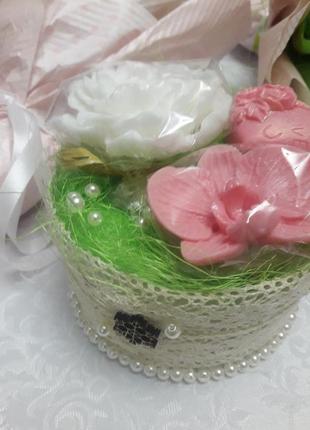 Композиція з мила з цілющими маслами