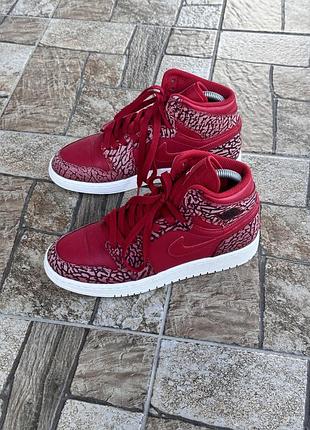 Кросівки оригінальні jordan air jordan 1 червоні шкіряні 37 розмір