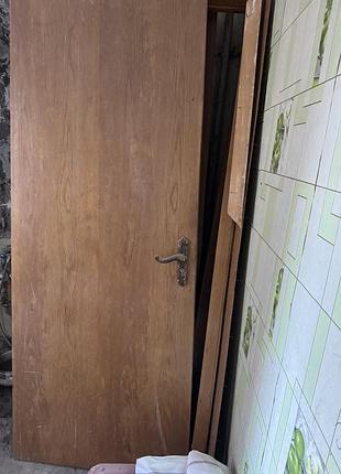 Дверне полотно коричневе з ручкою