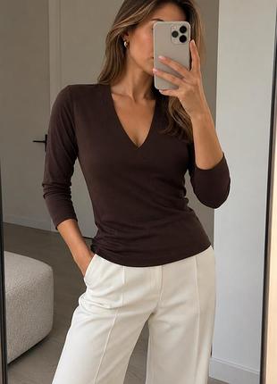 Неймовірно стильний лонгслів h&m у трендовому шоколадному кольорі