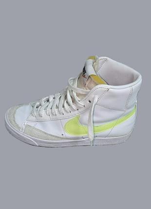 Кеди жіночі nike blazer mid '77 білі з салатовим логотипом