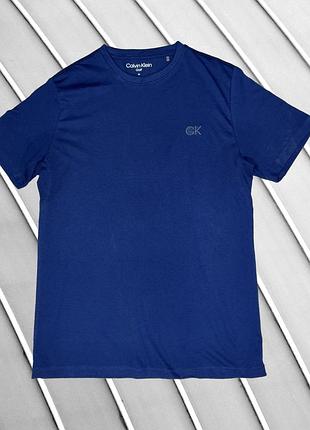 Мужская футболка calvin klein m eu486838 ua48 синяя базовая прямая с маленьким вышитым логотипом минималистичная повседневная хлопковая модель