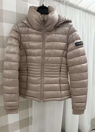 Жіноча куртка calvin klein бежева розмір s,xs