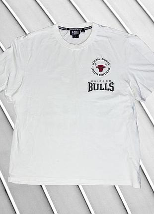 Чоловіча футболка primark xl eu52 uk42 ua52 біла nba chicago bulls баскетбольний мерч колаборація оверсайз вільного крою спортивна фанатська футболка
