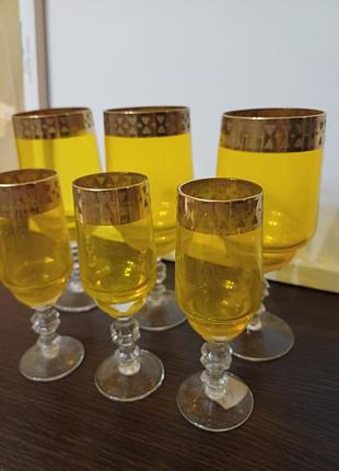 Набір келихів з кольорового скла неман