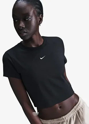 Футболка жіноча nike чорна вкорочена