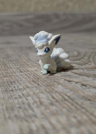 Колекційна фігурка alolan vulpix takara tomy.