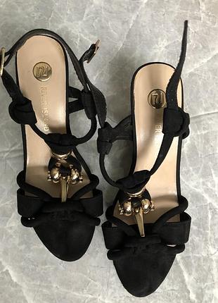 Жіночі босоніжки river island чорні
