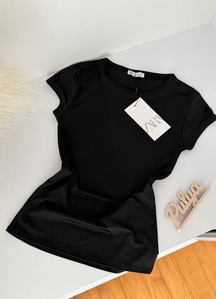 Поліамідна чорна гладенька футболка zara в стилі скімс топ