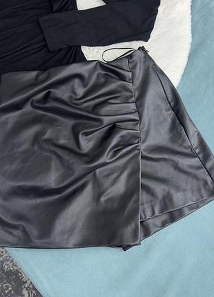 Спідниця-шорти шкіряна чорна zara жіноча хс