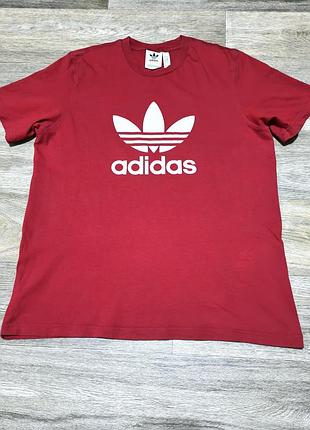 Мужская футболка adidas с принтом , размер l , 100% хлопок .