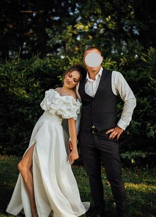 Розкішна весільна сукня зі шлейфом+ накидка🤍
