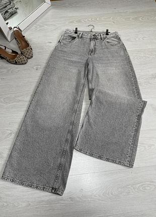 Широкі джинси bershka