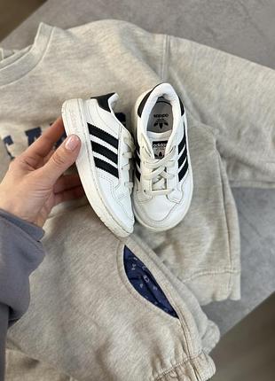 Кросівки adidas 22р 2