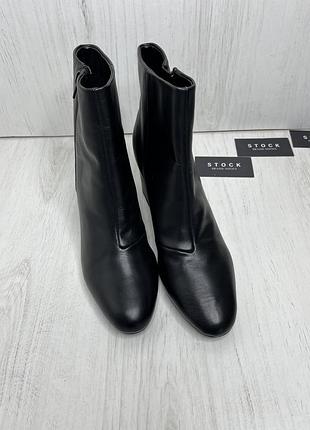 Жіночі чорні ботильйони dkny