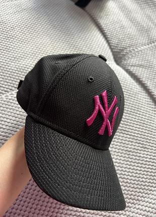 Чорна бейсболка від бренду new  era модель diamond era 9forty
