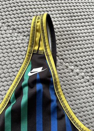 Яскравий спортивний топ від nike 4