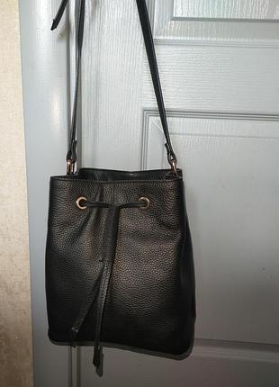 Стильная женская сумка-торба (bucket bag) river island из натуральной кожи