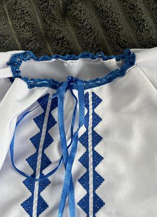 Вишиванка для дівчинки, біла з синім, на ріст 134