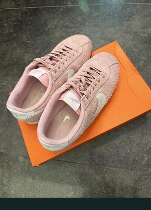 Жіночі кросівки nike рожеві