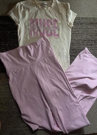 Спортивний костюм bershka двійка з футболкою та брюками жовто-рожевий