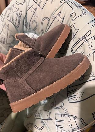 Замшеві дитячі уггіки zara