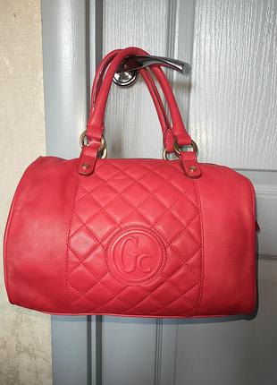 Элегантная кожаная сумка guess collection (gc) - яркий красный цвет