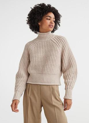 Жіночий об'ємний в'язаний светр h&m бежевий