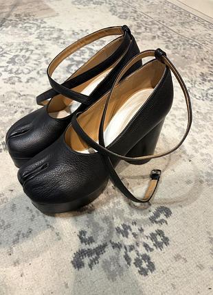 Жіночі туфлі maison margiela tabi чорні шкіряні на підборах