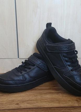 Кроссовки skechers 33,5 размер 
оригинал. экокожа. длину стельки смотрите на фото. состояние отлично
