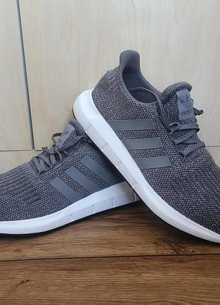 Кроссовки adidas 42-43 размер