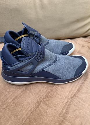 Чоловічі кросівки jordan оригінал розмір 44 28 см стан ідеальний