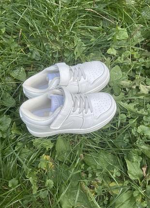 Кросівки дитячі nike низькі білі на липучці та шнурівці