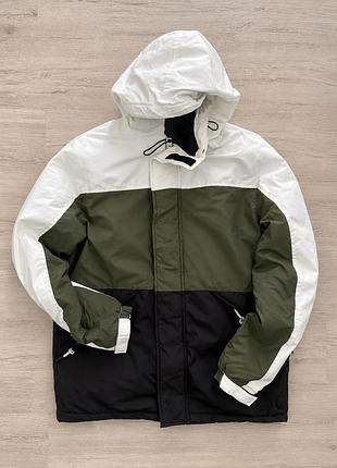 Куртка демісезонна pull & bear біла, хакі та чорна
