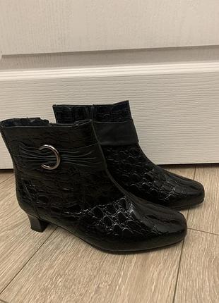Hotter wide fit черные ботиночки на низком каблуке лаковые