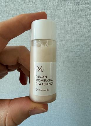 Крем-есенція з комбучею dr. ceuracle vegan kombucha tea essence у мініформаті 18 мл для відновлення мікробному шкіри з комбучею