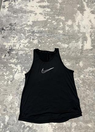 Жіноча спортивна майка nike